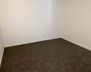812 S Greenleaf Lane - Photo Thumbnail 5
