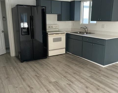 812 S Greenleaf Lane - Photo Thumbnail 1