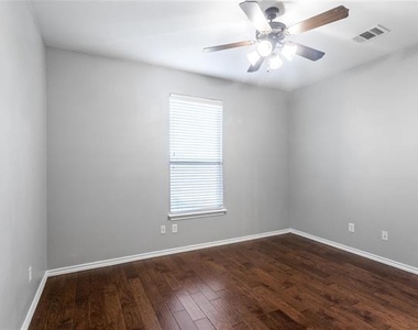 504 Connemara Court - Photo Thumbnail 17