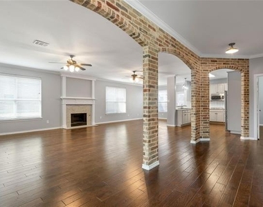 504 Connemara Court - Photo Thumbnail 10