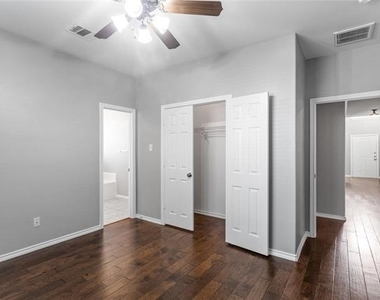 504 Connemara Court - Photo Thumbnail 16