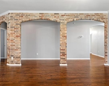 504 Connemara Court - Photo Thumbnail 9
