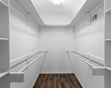 504 Connemara Court - Photo Thumbnail 28
