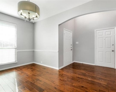 504 Connemara Court - Photo Thumbnail 12