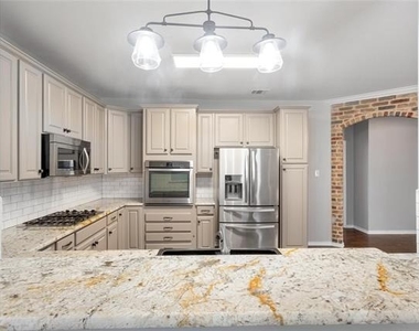 504 Connemara Court - Photo Thumbnail 20