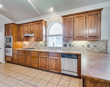 3208 Serpis - Photo Thumbnail 5