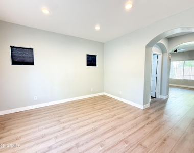 3998 W Roundabout Circle - Photo Thumbnail 2