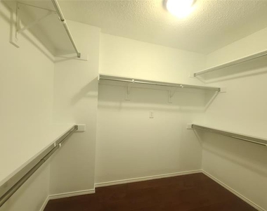 2217 Sky Harbor Drive - Photo Thumbnail 9