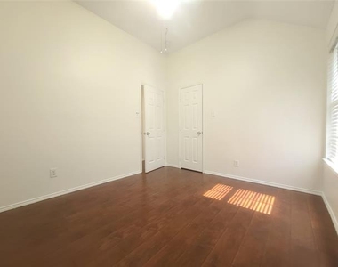 2217 Sky Harbor Drive - Photo Thumbnail 10