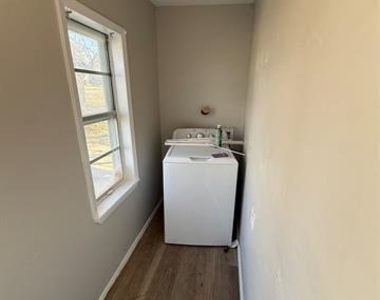 430 E Parnell Street - Photo Thumbnail 12