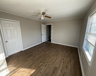 430 E Parnell Street - Photo Thumbnail 11