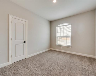 800 Jackel Drive - Photo Thumbnail 9