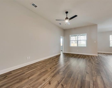 800 Jackel Drive - Photo Thumbnail 5