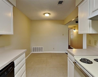 836 White Rock Street - Photo Thumbnail 4