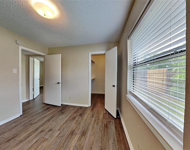 836 White Rock Street - Photo Thumbnail 9
