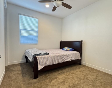 14241 W Soft Wind Drive - Photo Thumbnail 5