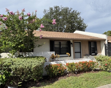 6132 Fairfield Circle - Photo Thumbnail 5