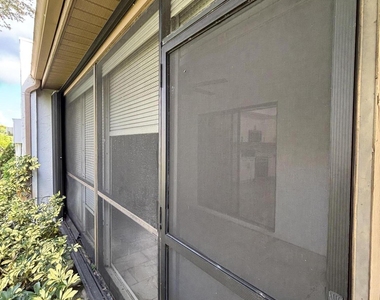 6132 Fairfield Circle - Photo Thumbnail 9