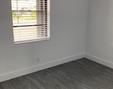 6132 Fairfield Circle - Photo Thumbnail 3