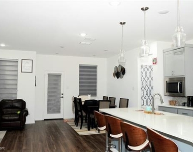 502 Virginia Way - Photo Thumbnail 4