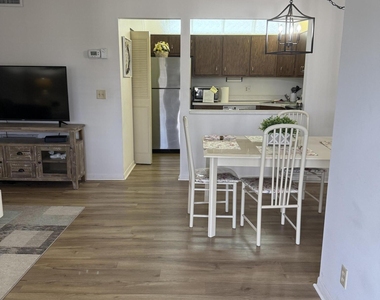 133 Lake Pine Circle - Photo Thumbnail 3
