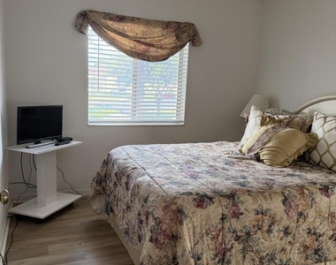 133 Lake Pine Circle - Photo Thumbnail 8