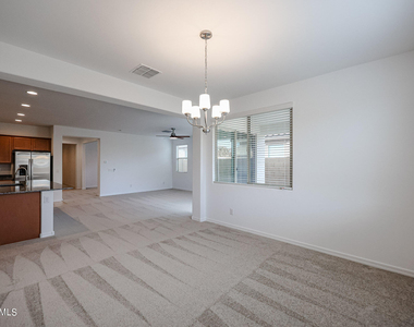 8752 W Medlock Drive - Photo Thumbnail 7