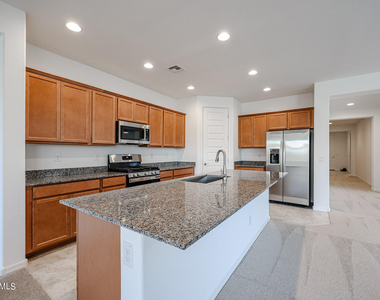 8752 W Medlock Drive - Photo Thumbnail 2