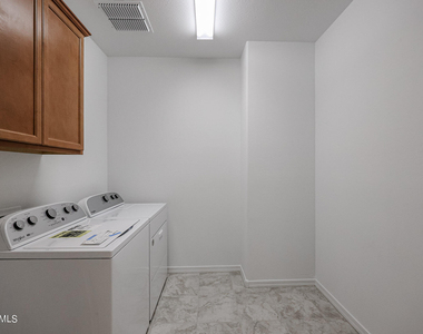 8752 W Medlock Drive - Photo Thumbnail 49