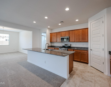 8752 W Medlock Drive - Photo Thumbnail 4