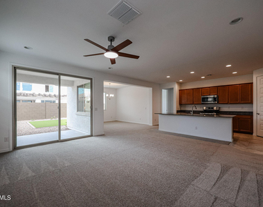 8752 W Medlock Drive - Photo Thumbnail 8
