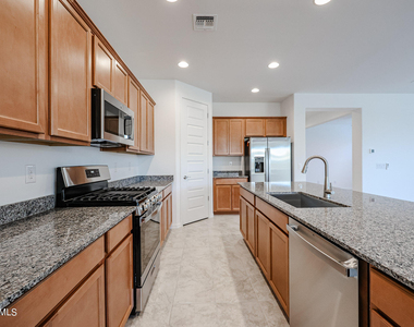 8752 W Medlock Drive - Photo Thumbnail 3