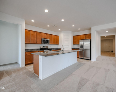 8752 W Medlock Drive - Photo Thumbnail 5
