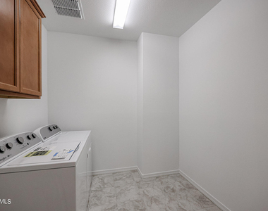 8752 W Medlock Drive - Photo Thumbnail 47