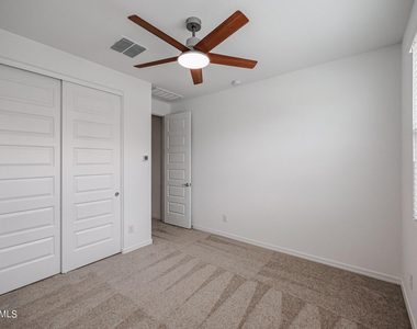 8752 W Medlock Drive - Photo Thumbnail 35