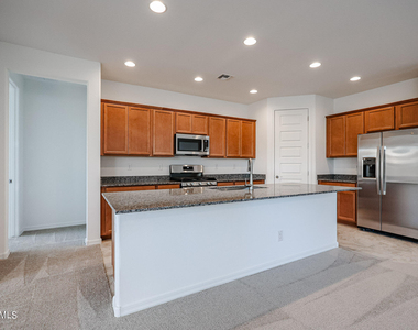 8752 W Medlock Drive - Photo Thumbnail 6