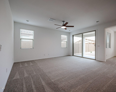 8752 W Medlock Drive - Photo Thumbnail 11