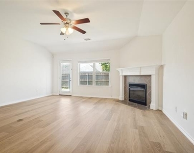 1212 Villa Paloma Boulevard - Photo Thumbnail 6