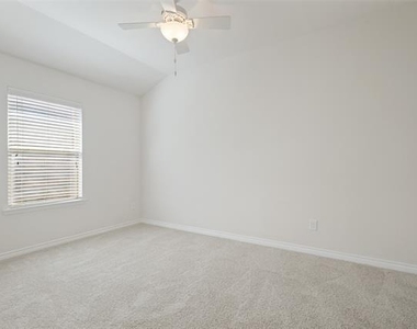 1212 Villa Paloma Boulevard - Photo Thumbnail 17