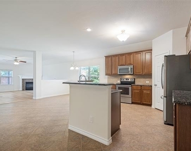 1212 Villa Paloma Boulevard - Photo Thumbnail 7