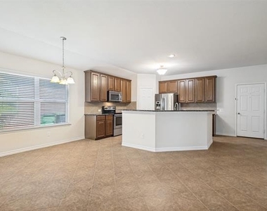 1212 Villa Paloma Boulevard - Photo Thumbnail 8