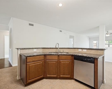 1212 Villa Paloma Boulevard - Photo Thumbnail 10