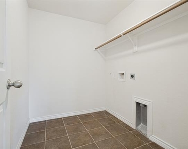 1212 Villa Paloma Boulevard - Photo Thumbnail 15