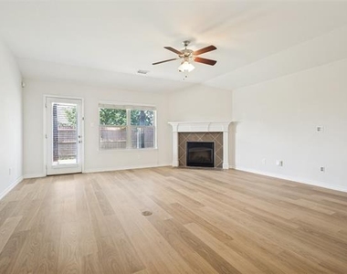 1212 Villa Paloma Boulevard - Photo Thumbnail 4