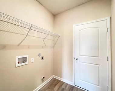 1702 Sandalwood Way - Photo Thumbnail 13