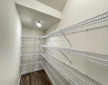 1702 Sandalwood Way - Photo Thumbnail 12
