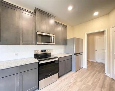 1702 Sandalwood Way - Photo Thumbnail 3