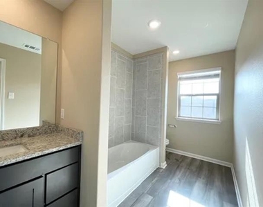 1702 Sandalwood Way - Photo Thumbnail 10