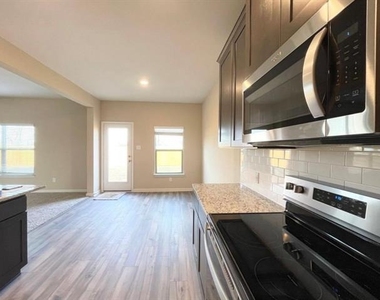 1702 Sandalwood Way - Photo Thumbnail 2