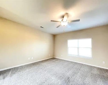 1702 Sandalwood Way - Photo Thumbnail 7